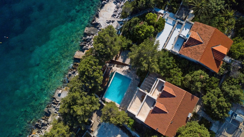 Waterfront Villa Dora