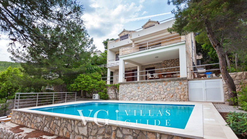 Waterfront Villa Dora