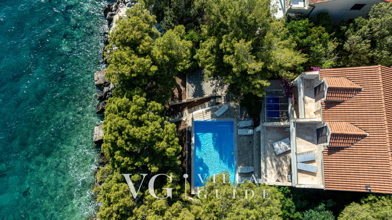 Waterfront Villa Dora Garden and property exterior