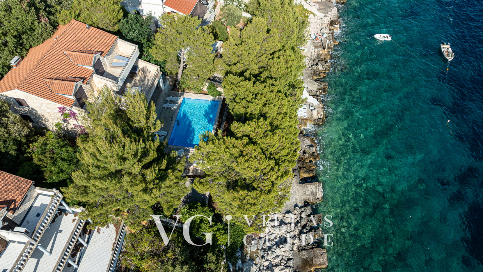 Waterfront Villa Dora Garden and property exterior