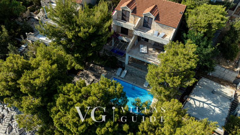Waterfront Villa Dora Garden and property exterior