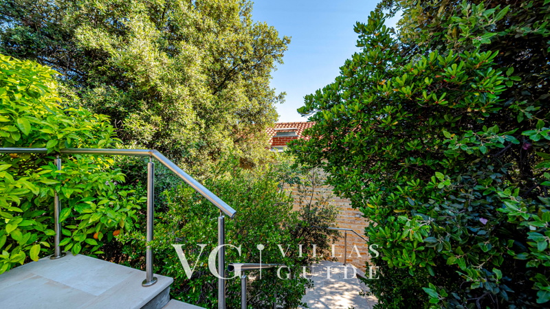 Waterfront Villa Dora Garden and property exterior