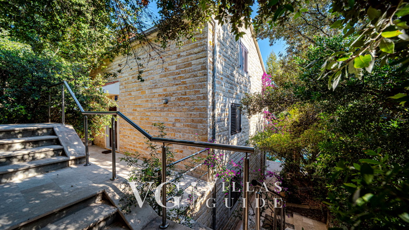 Waterfront Villa Dora