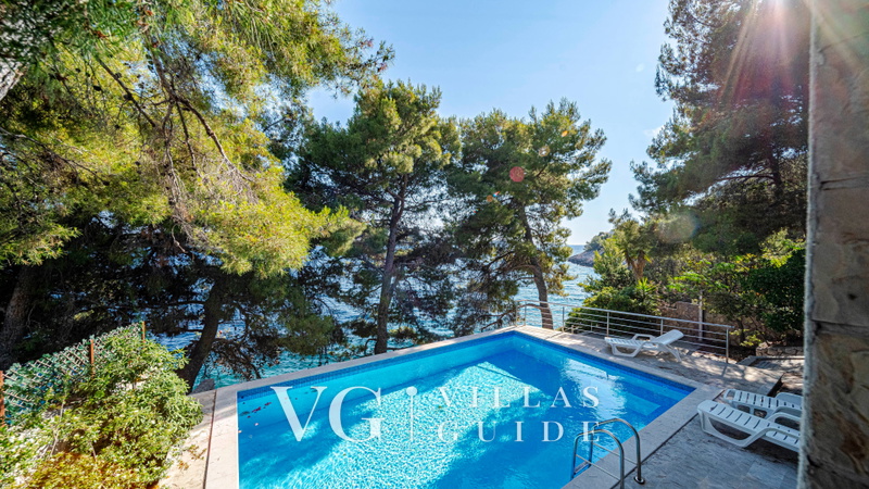 Waterfront Villa Dora