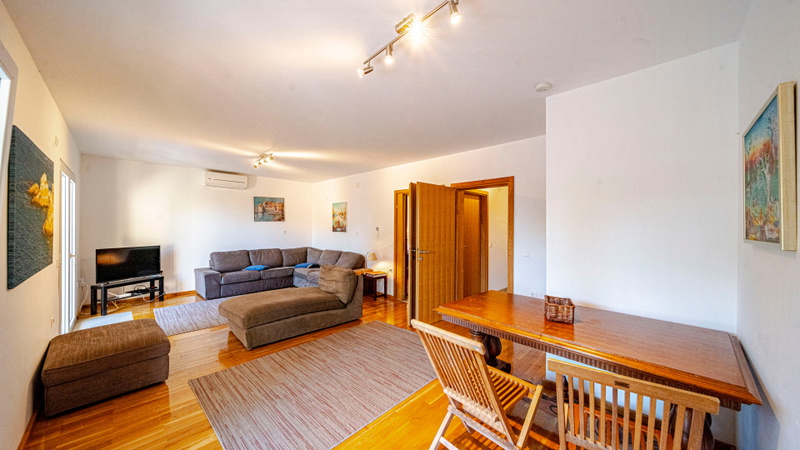 Waterfront Villa Dora