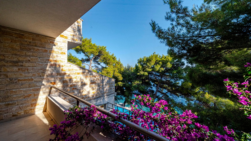 Waterfront Villa Dora