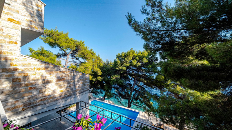 Waterfront Villa Dora