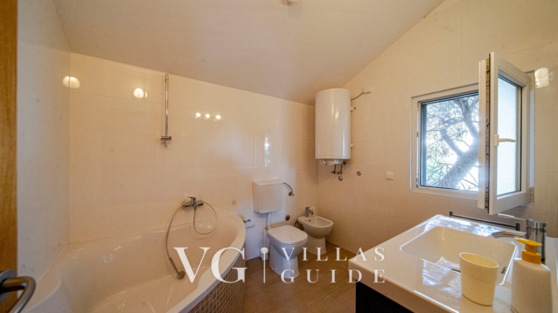 Waterfront Villa Dora Bathroom