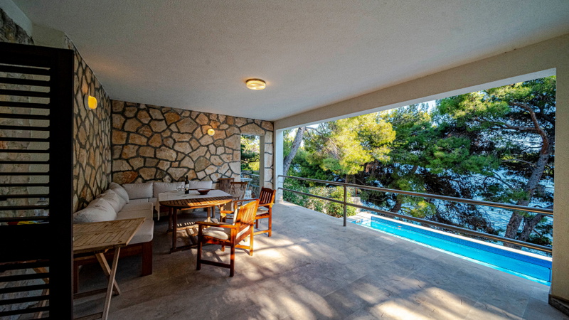 Waterfront Villa Dora
