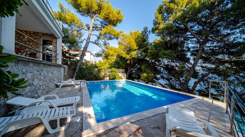 Waterfront Villa Dora