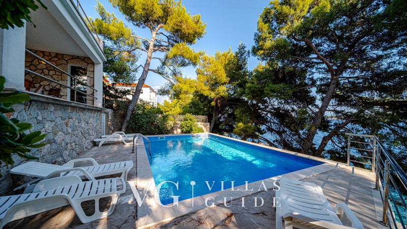 Waterfront Villa Dora