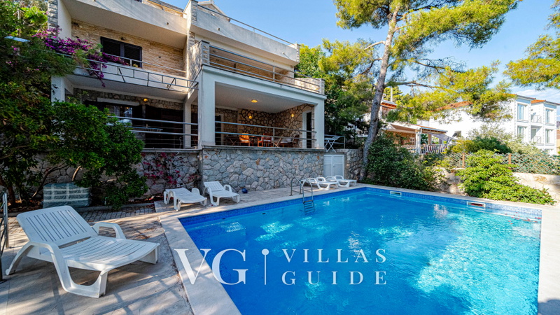 Waterfront Villa Dora Pool