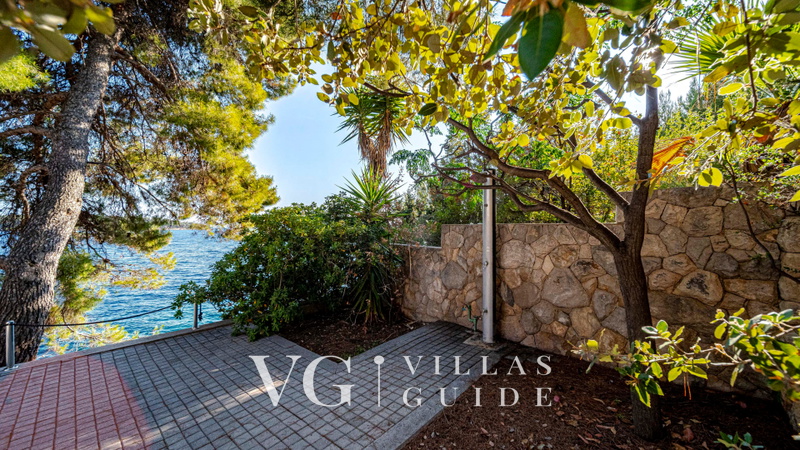 Waterfront Villa Dora Garden and property exterior