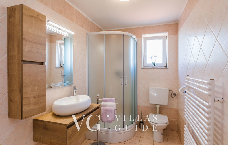 Villa Novi Bathroom