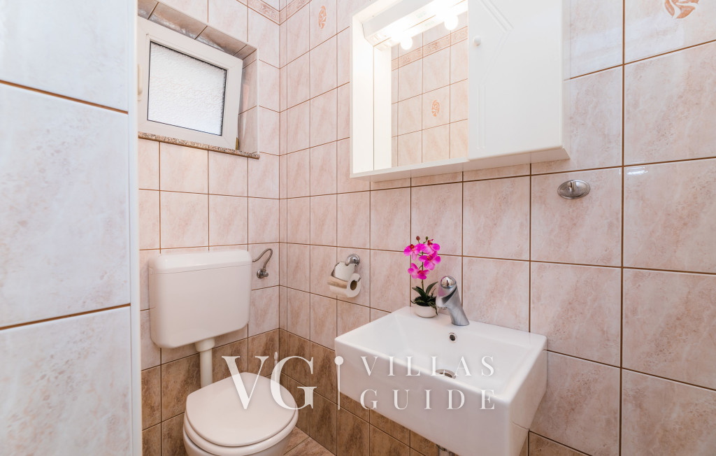 Villa Novi Bathroom