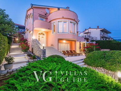 Villa Novi Garden and property exterior