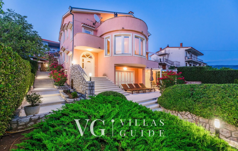 Villa Novi Garden and property exterior