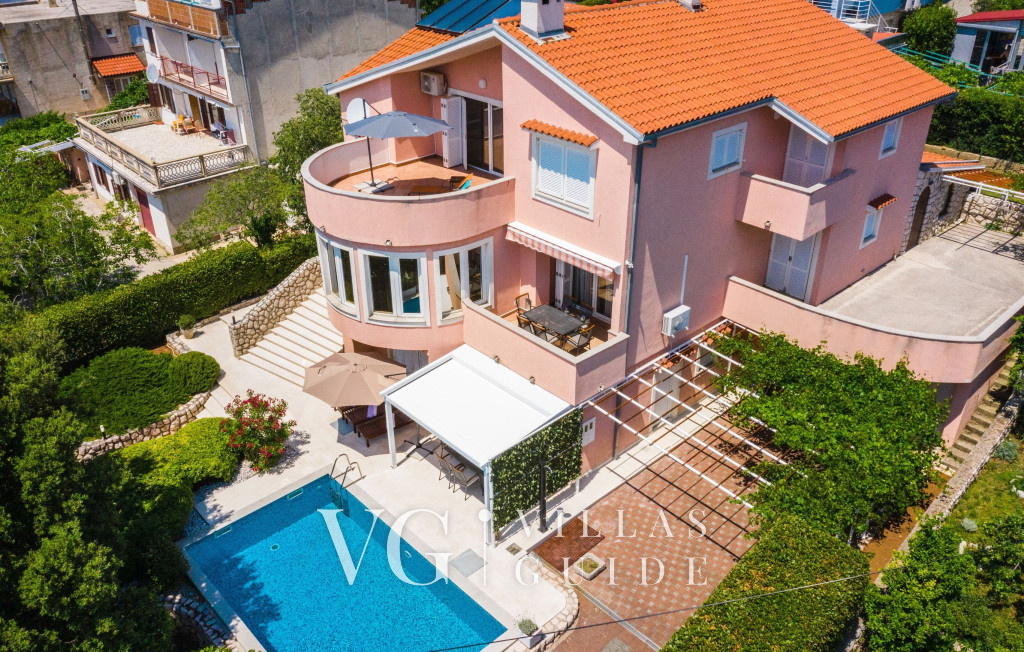 Villa Novi Garden and property exterior