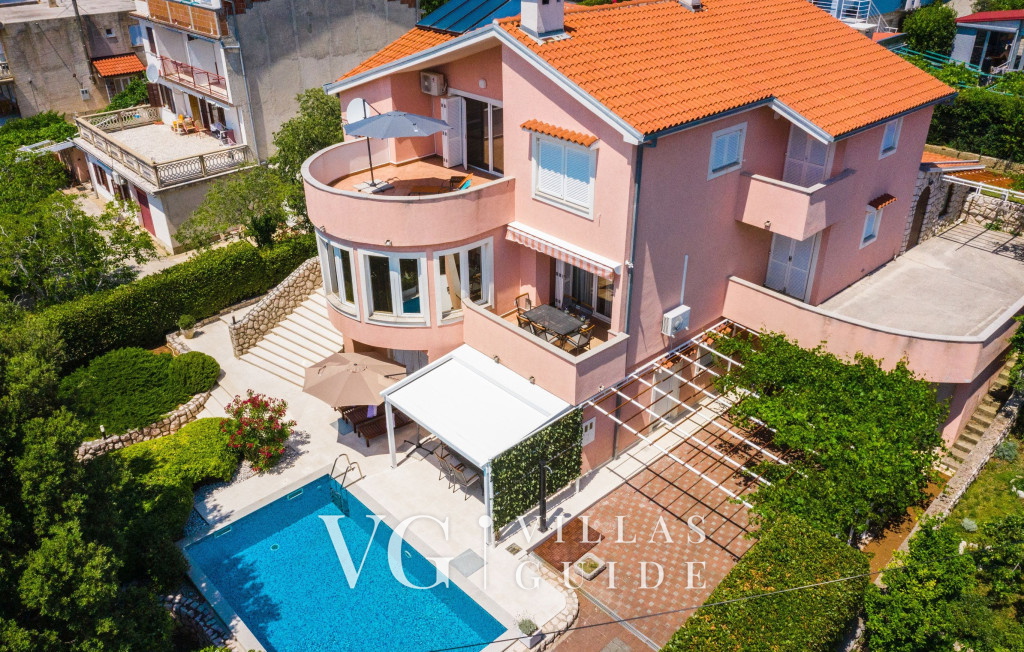 Villa Novi Garden and property exterior