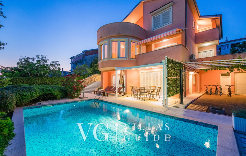 Villa Novi Garden and property exterior