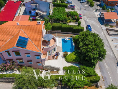 Villa Novi Garden and property exterior