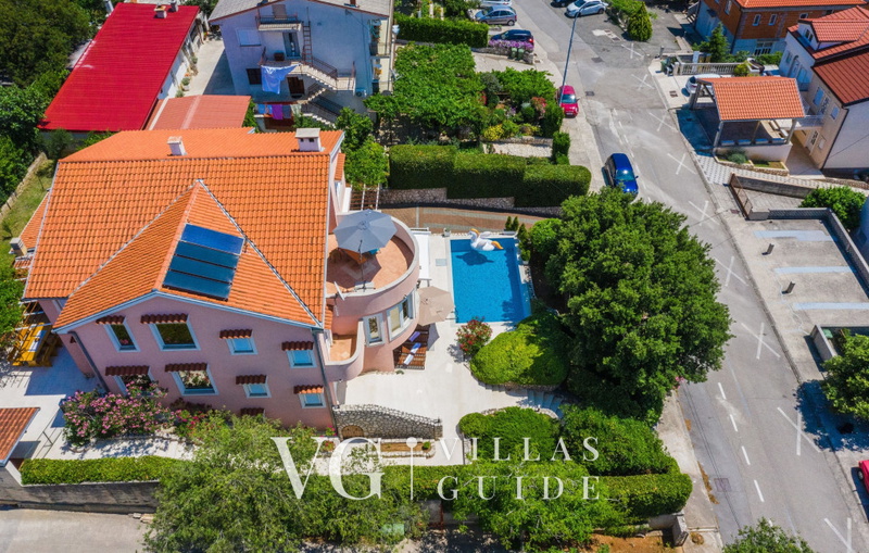 Villa Novi Garden and property exterior