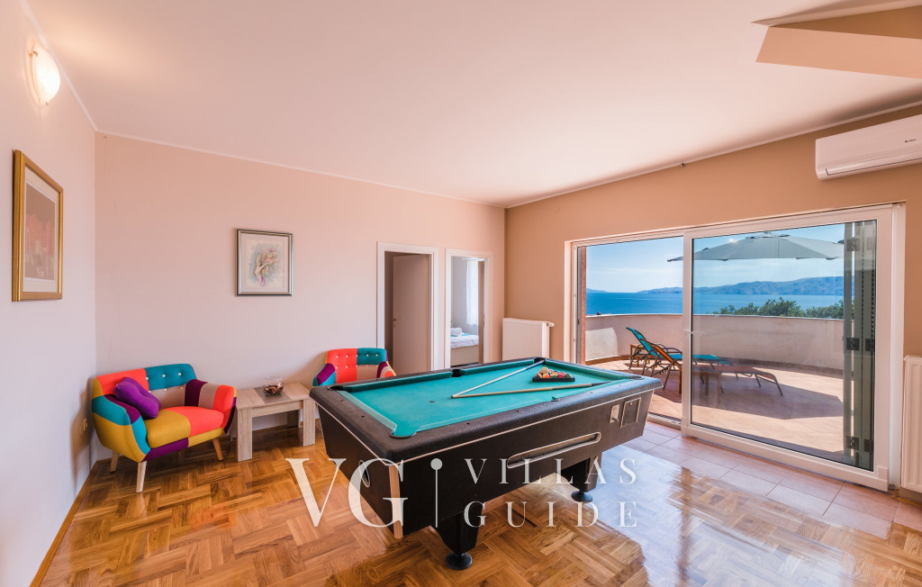 Villa Novi Additional content