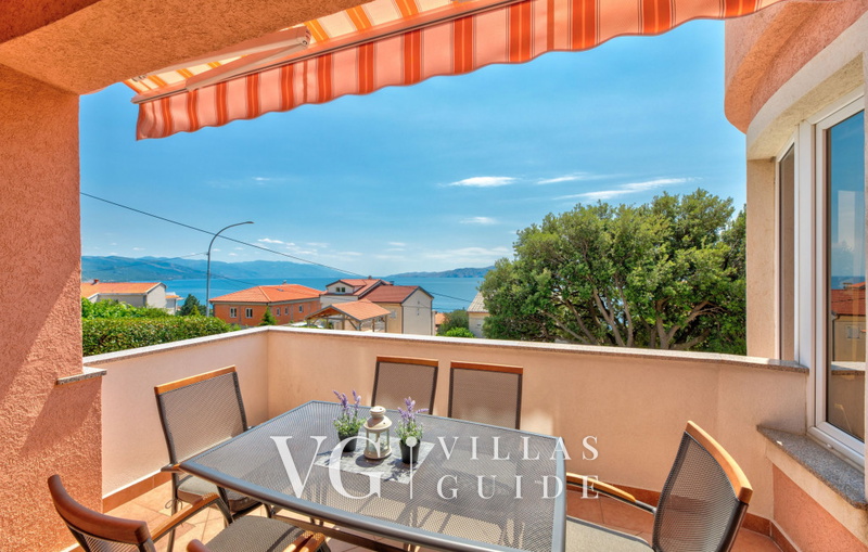 Villa Novi Garden and property exterior