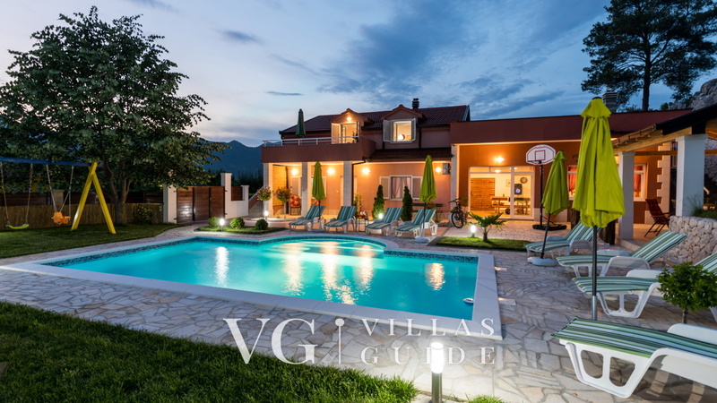 Holiday home Ostojić Garten und Außenbereich