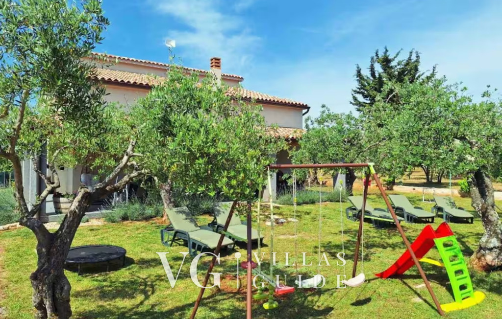 Holiday home Lara in olive garden with jacuzzi Additional content