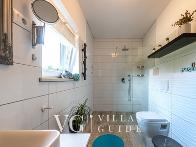 Casa Olive Garden Bathroom