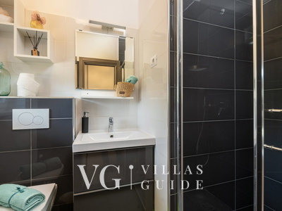 Casa Olive Garden Bathroom