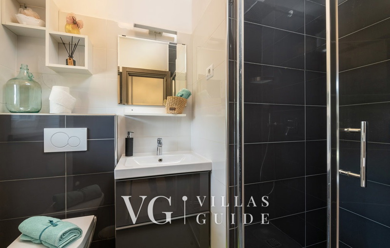 Holiday home Lara in olive garden with jacuzzi Bathroom