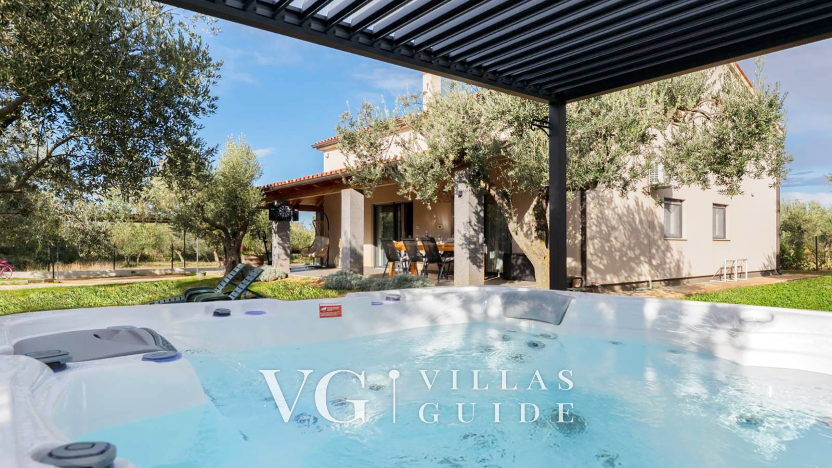 Holiday home Lara in olive garden with jacuzzi