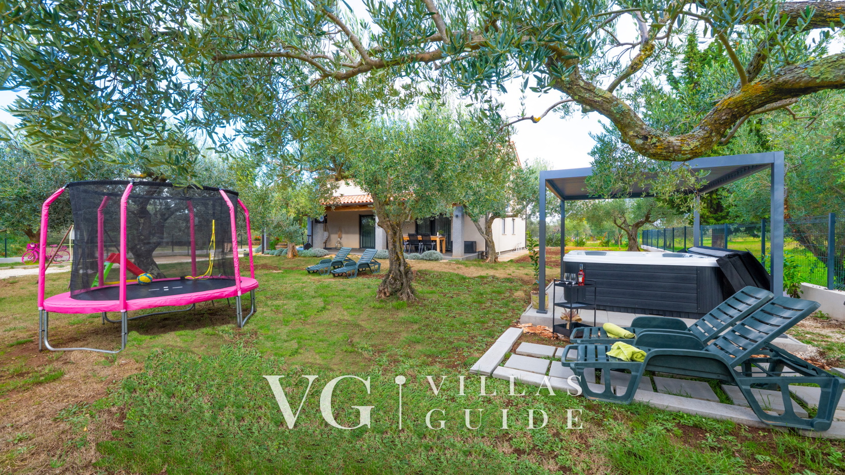 Holiday home Lara in olive garden with jacuzzi wellness