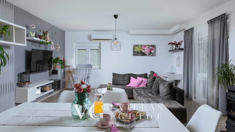 Holiday home Lara in olive garden with jacuzzi Living room