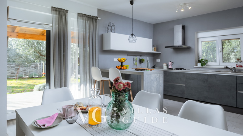 Holiday home Lara in olive garden with jacuzzi