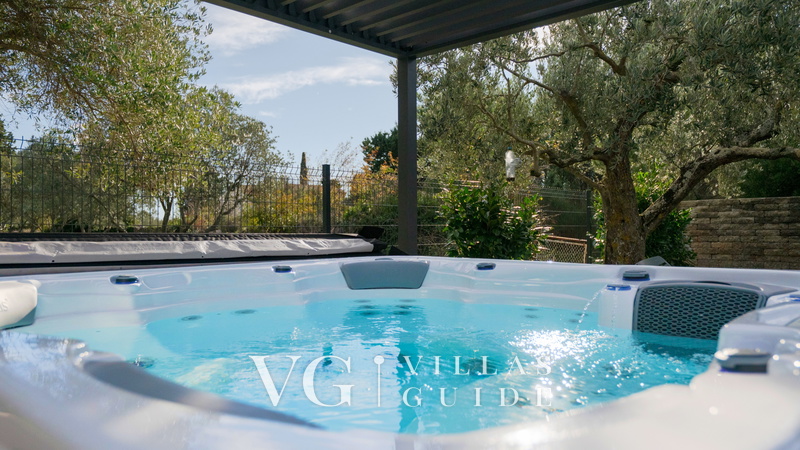 Holiday home Lara in olive garden with jacuzzi wellness