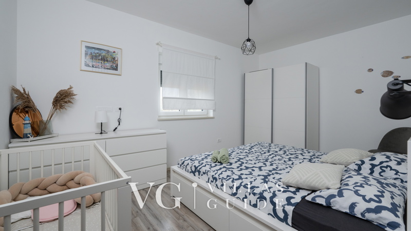 Holiday home Lara in olive garden with jacuzzi