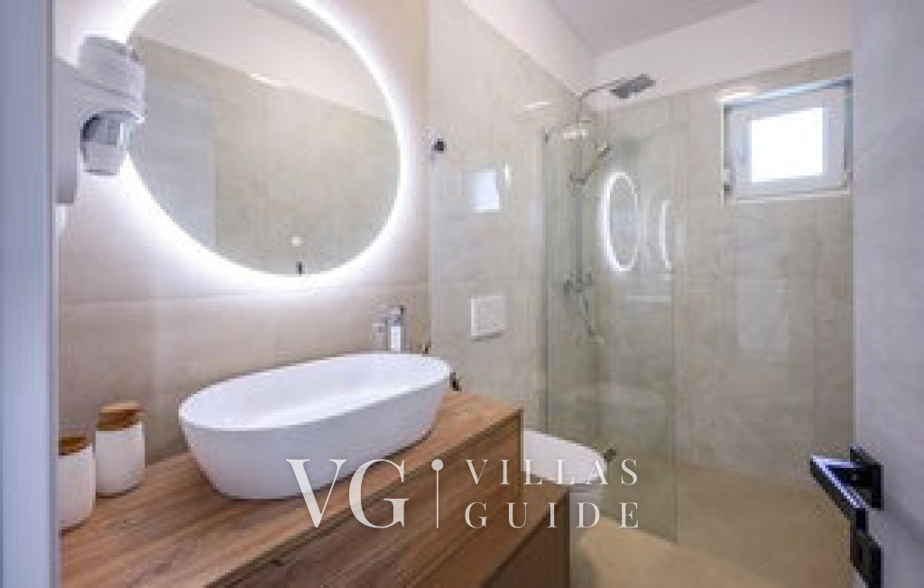 Villa Jasmina Bathroom