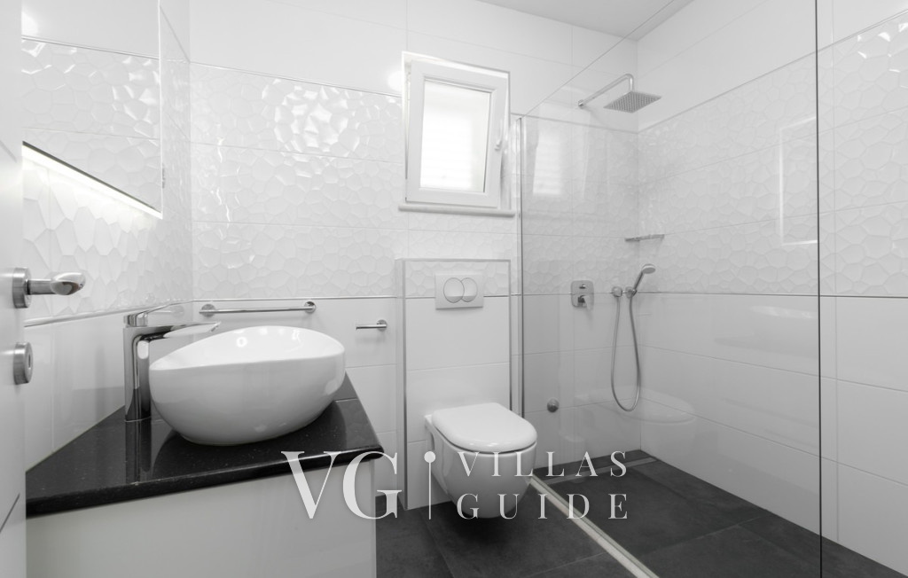 Villa Mediterana Bathroom