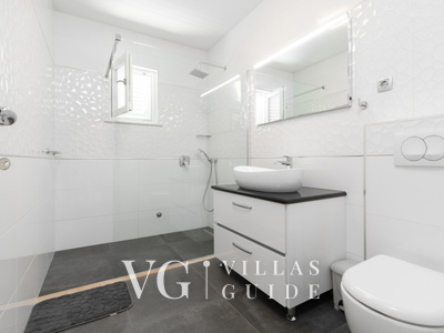 Villa Mediterana Bathroom