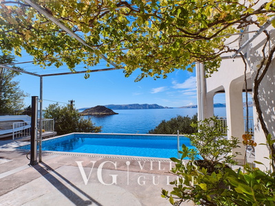 Villa Arnia apartman pool&beachfront Piscina