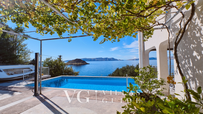 Villa Arnia apartman pool&beachfront Piscina