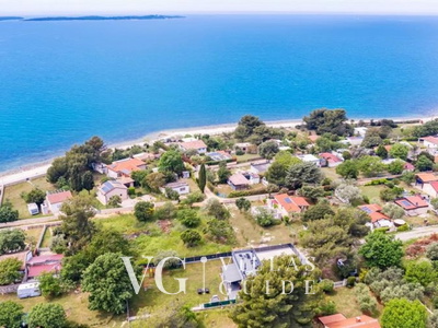 Holiday home Nina Garden and property exterior