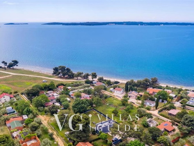 Holiday home Nina Garden and property exterior