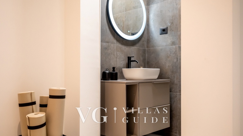 Villa Cristal Blue Bathroom