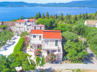 Apartman Mara Garden and property exterior