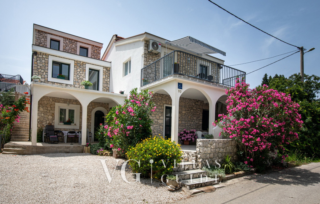 Apartman Mara Garden and property exterior