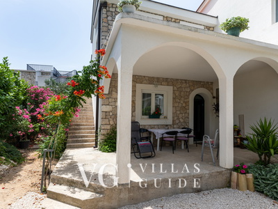 Apartman Mara Garden and property exterior